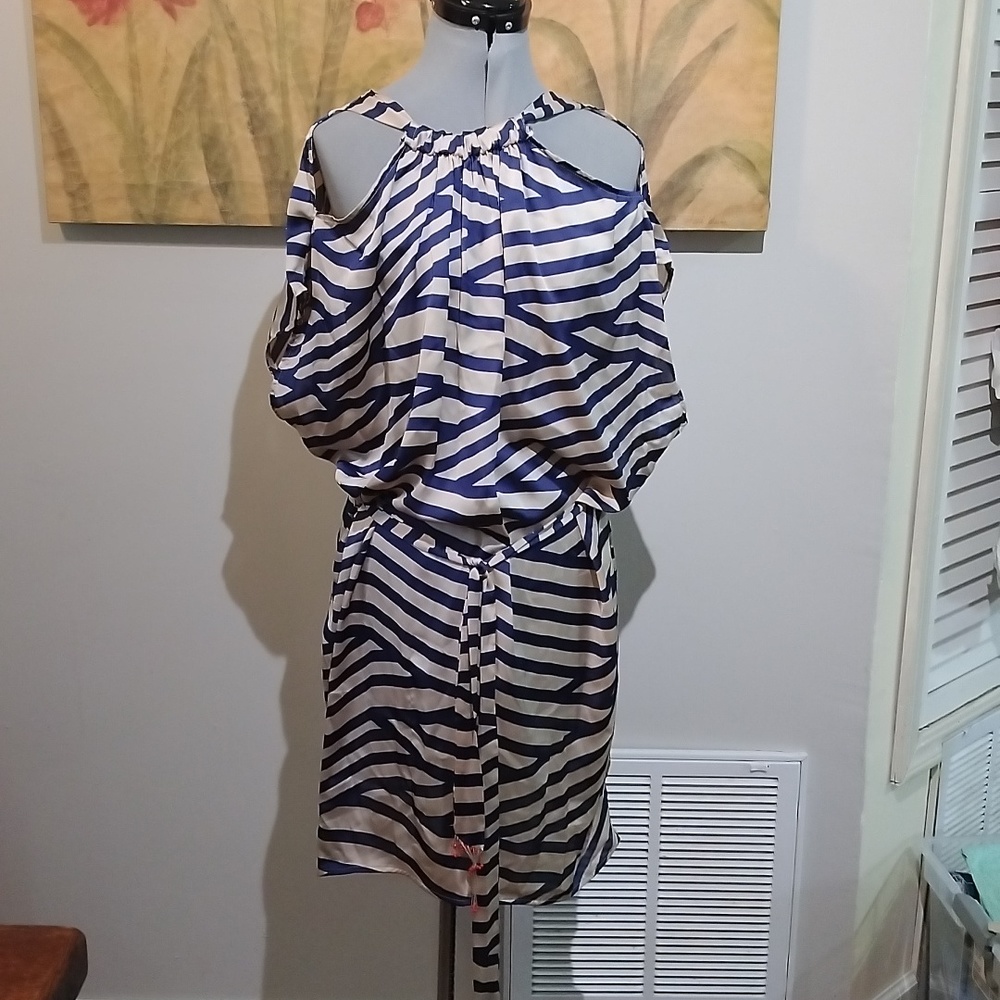 Esley cold shoulder dress size Medium